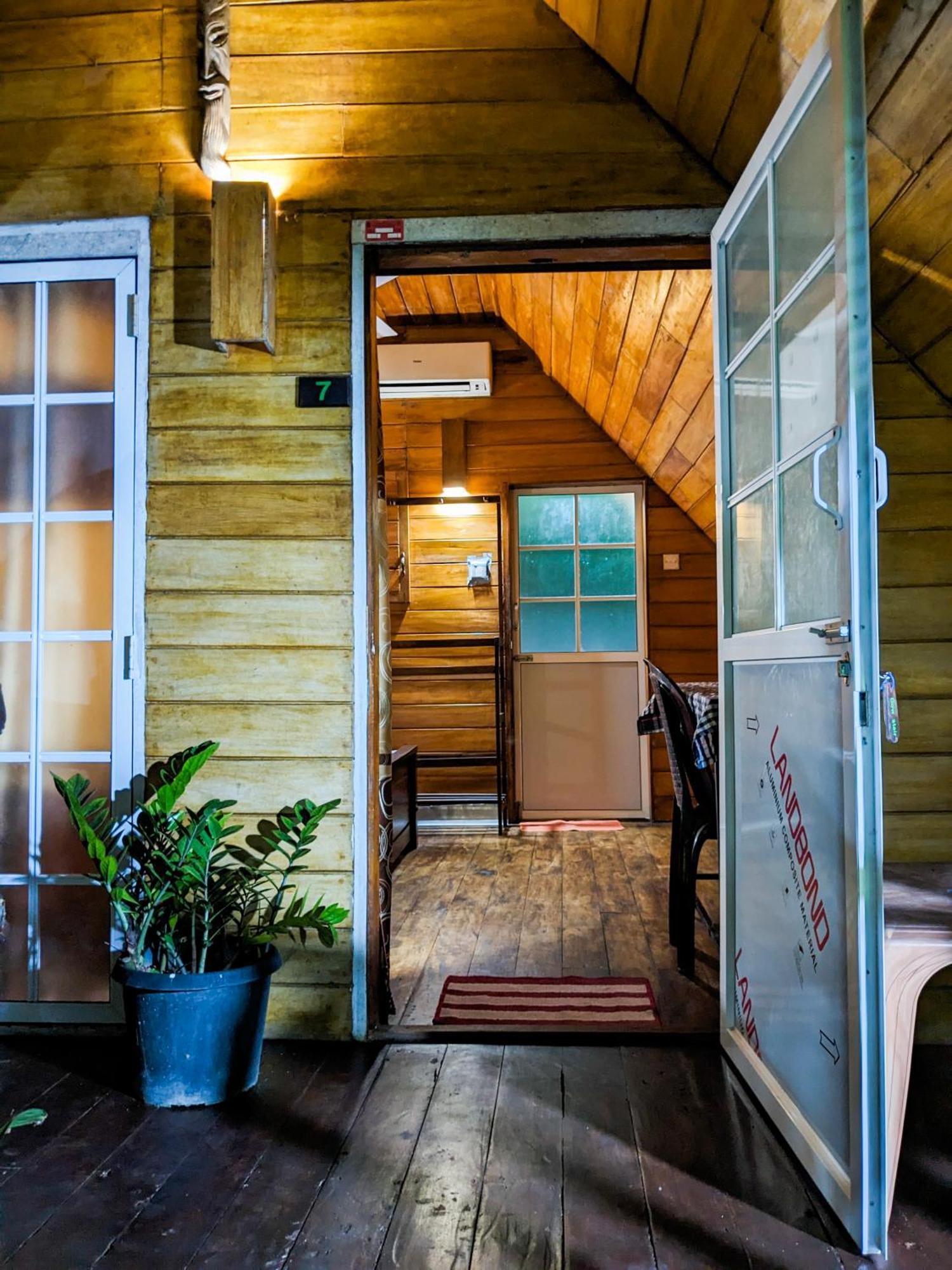 The Emerald Guest House & Villa 乌纳瓦图纳 外观 照片